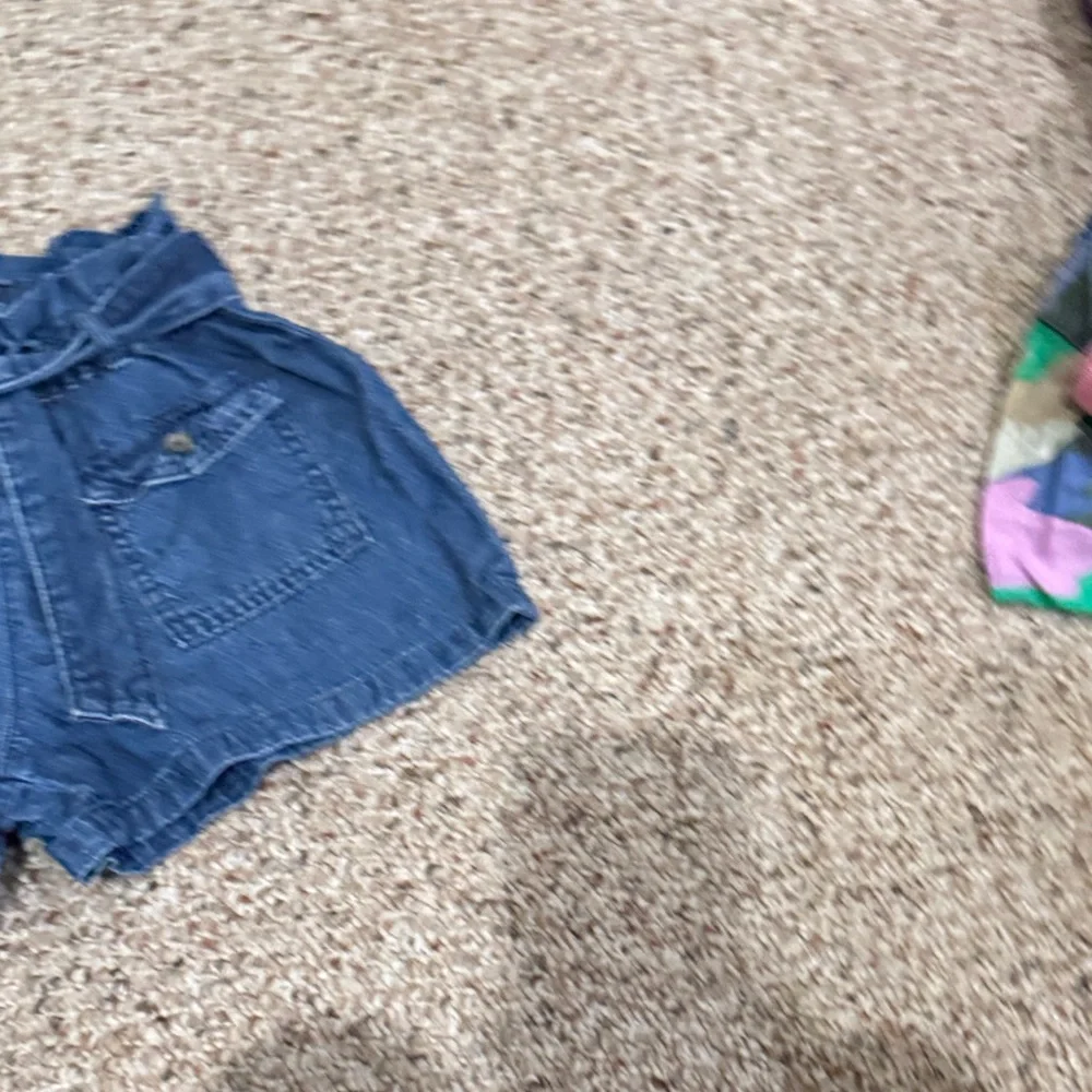 GAP Girl’s Dark Blue Jean Shorts with Belt- M